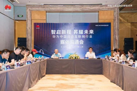 Token调用量涨6倍!华为:运力成AI算力最大瓶颈,不该执着单芯片制程 Token调用量涨6倍!华为:运力成AI算力最大瓶颈,不该执着单芯片制程